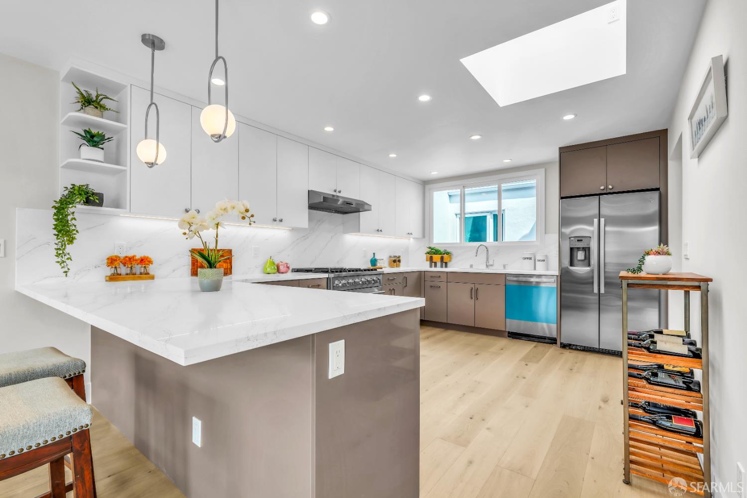 Detail Gallery Image 17 of 55 For 170 Arleta Ave, San Francisco,  CA 94134 - 5 Beds | 4 Baths