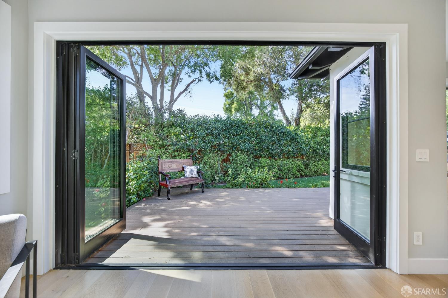 Detail Gallery Image 24 of 97 For 38 Tevis Pl, Palo Alto,  CA 94301 - 5 Beds | 5/1 Baths