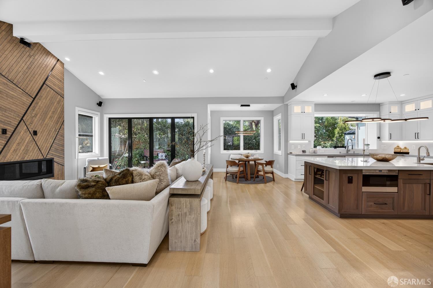 Detail Gallery Image 19 of 97 For 38 Tevis Pl, Palo Alto,  CA 94301 - 5 Beds | 5/1 Baths