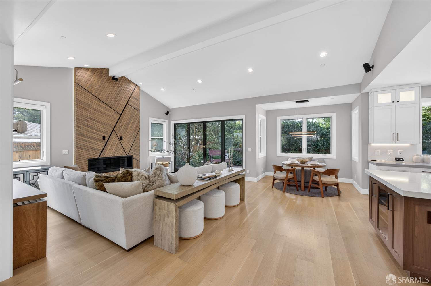 Detail Gallery Image 18 of 97 For 38 Tevis Pl, Palo Alto,  CA 94301 - 5 Beds | 5/1 Baths