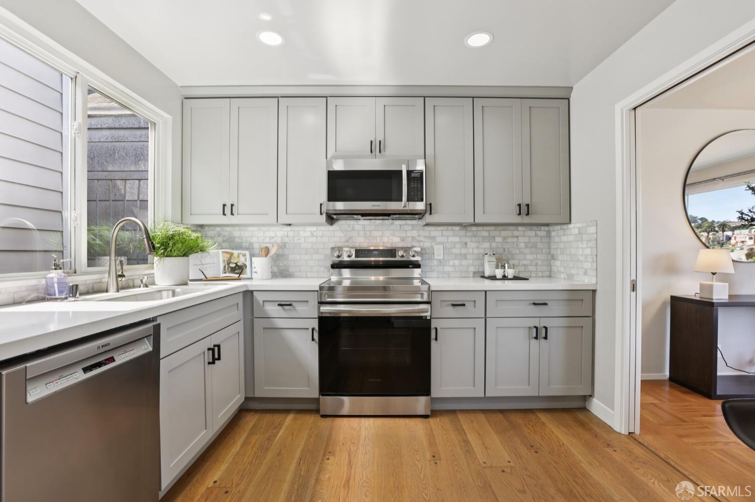 Detail Gallery Image 10 of 47 For 119 Trumbull St, San Francisco,  CA 94112 - 4 Beds | 2 Baths