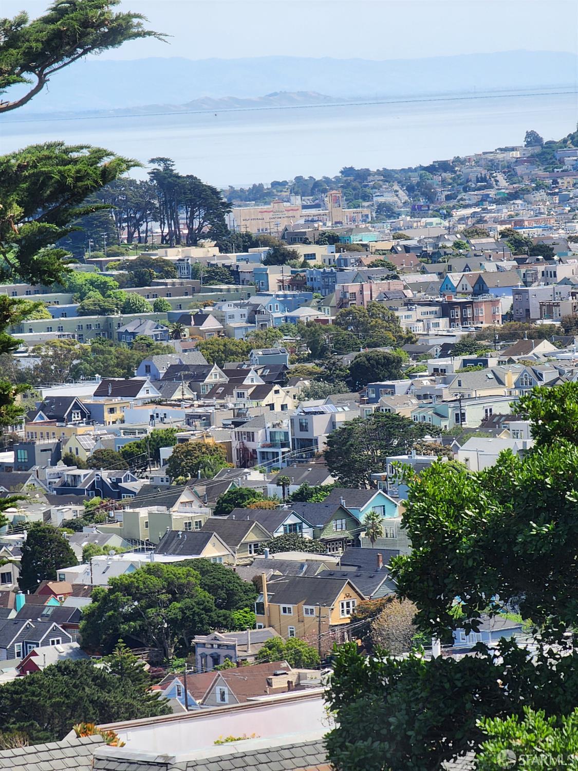 Detail Gallery Image 4 of 8 For 1601 Diamond St, San Francisco,  CA 94131 - 3 Beds | 2 Baths