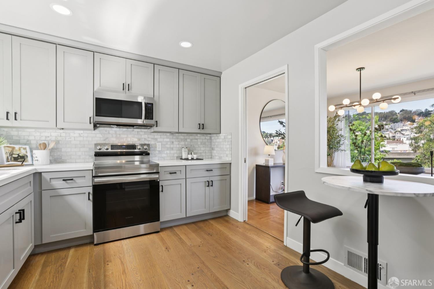 Detail Gallery Image 11 of 47 For 119 Trumbull St, San Francisco,  CA 94112 - 4 Beds | 2 Baths