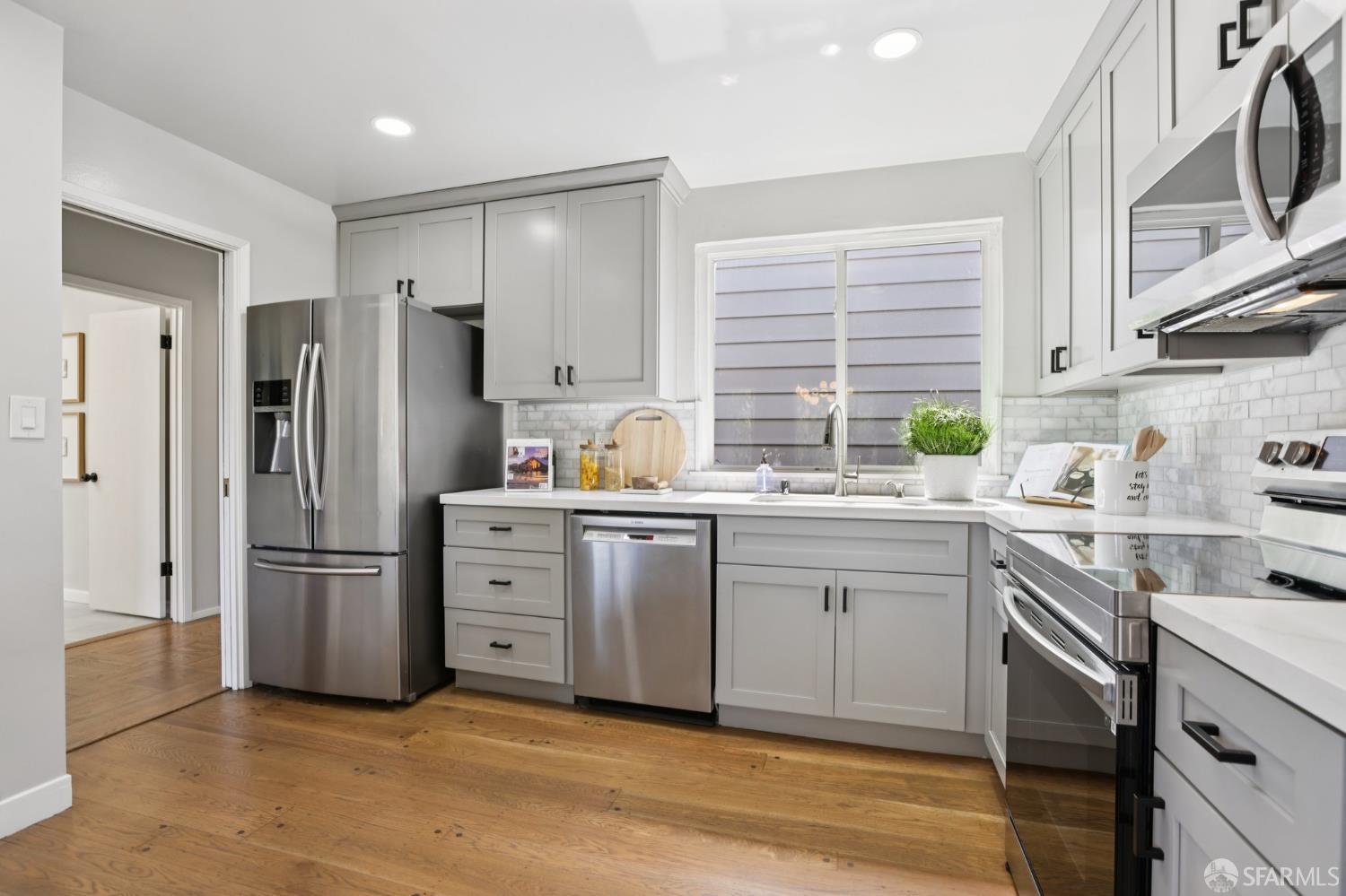 Detail Gallery Image 12 of 47 For 119 Trumbull St, San Francisco,  CA 94112 - 4 Beds | 2 Baths