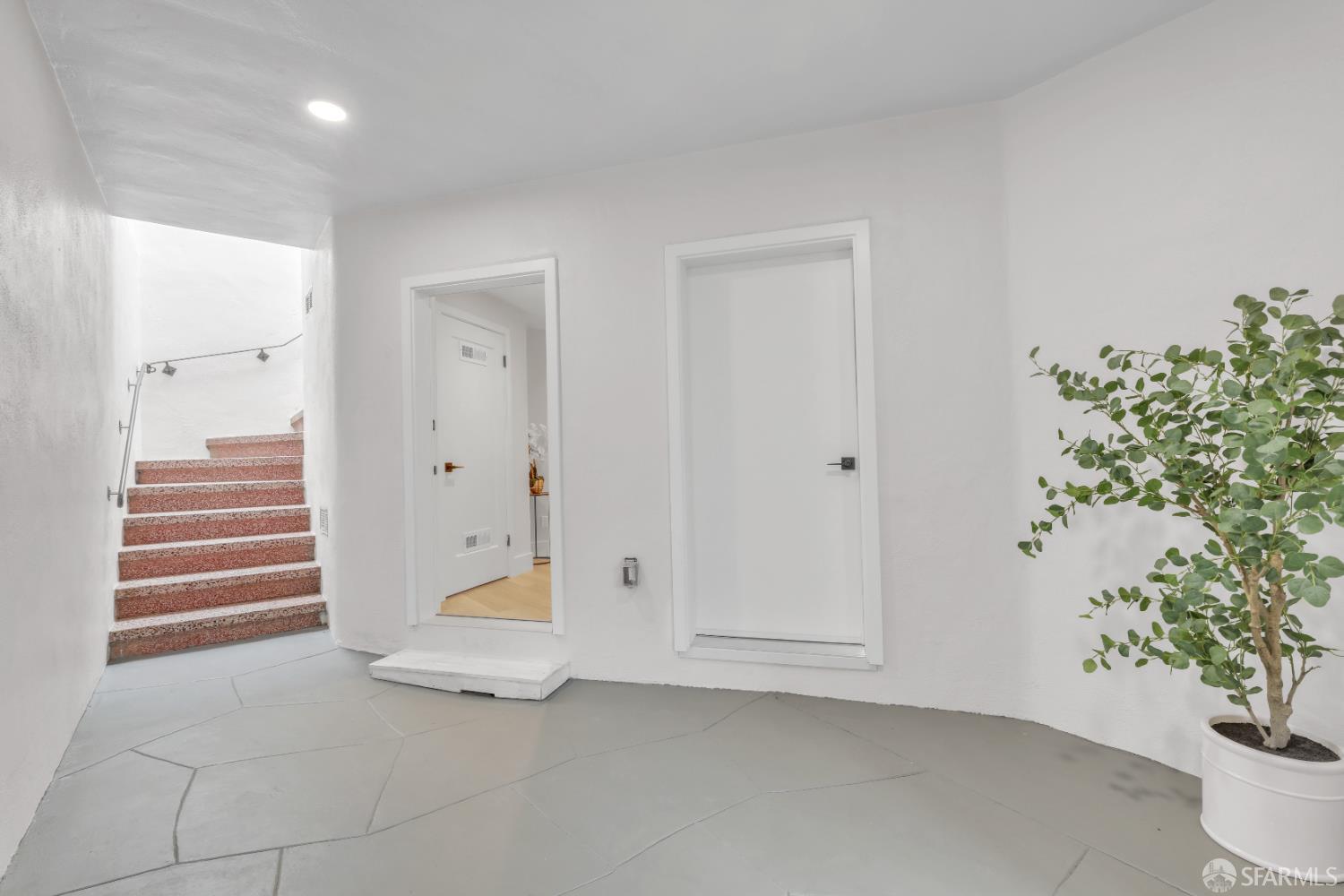 Detail Gallery Image 5 of 55 For 170 Arleta Ave, San Francisco,  CA 94134 - 5 Beds | 4 Baths