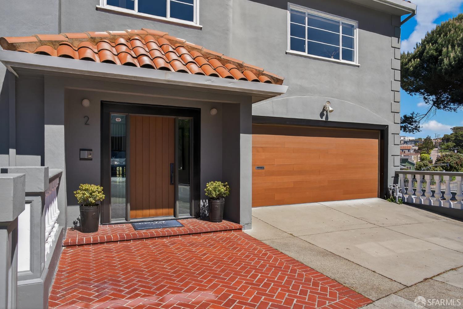 Detail Gallery Image 2 of 40 For 2 Miraloma Dr, San Francisco,  CA 94127 - 5 Beds | 4/2 Baths