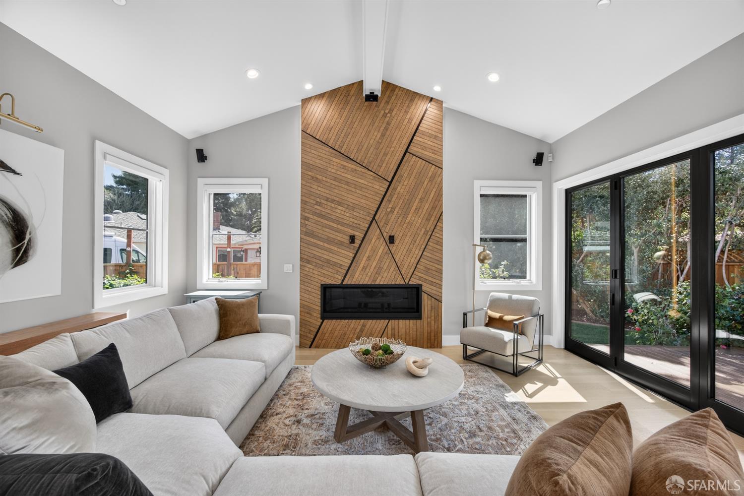 Detail Gallery Image 21 of 97 For 38 Tevis Pl, Palo Alto,  CA 94301 - 5 Beds | 5/1 Baths