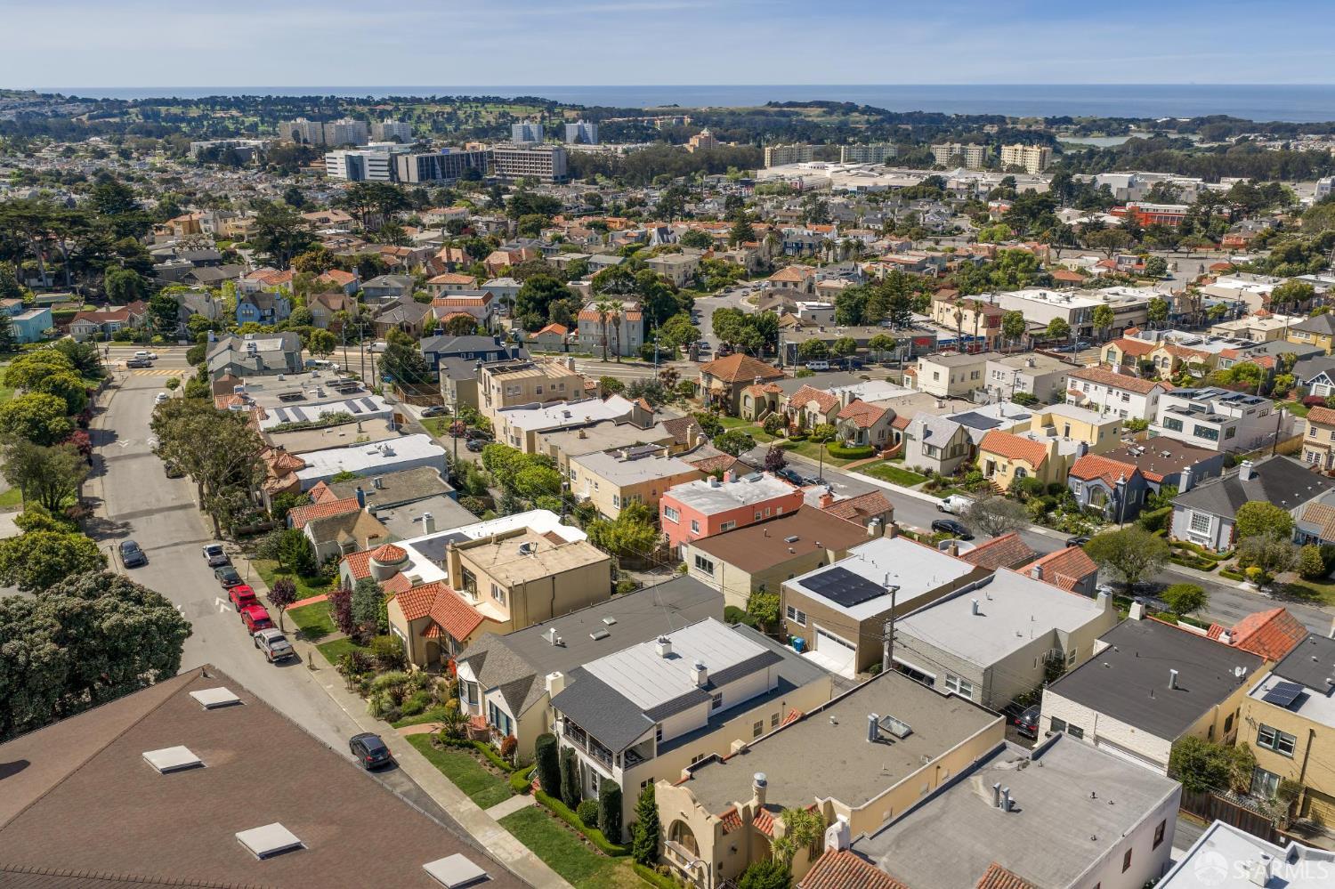 Detail Gallery Image 7 of 98 For 126 Aptos Ave, San Francisco,  CA 94127 - 6 Beds | 3 Baths