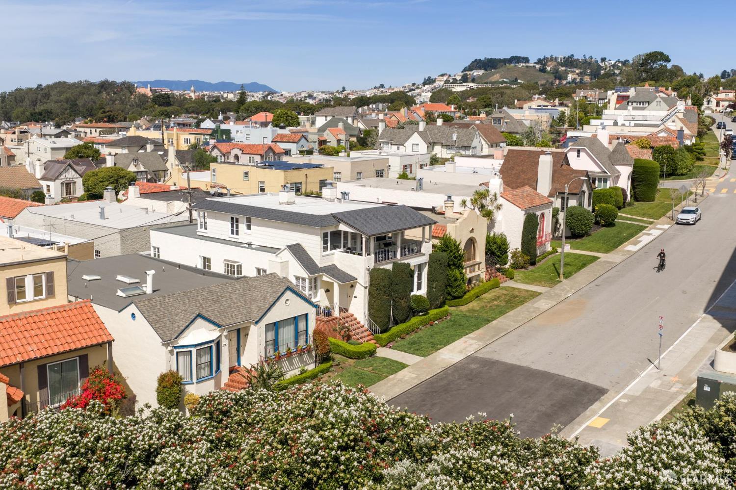 Detail Gallery Image 8 of 98 For 126 Aptos Ave, San Francisco,  CA 94127 - 6 Beds | 3 Baths