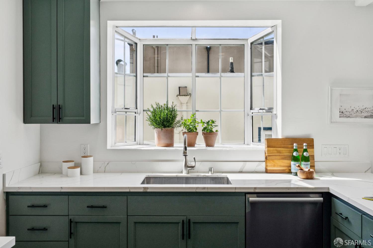 Detail Gallery Image 31 of 98 For 126 Aptos Ave, San Francisco,  CA 94127 - 6 Beds | 3 Baths