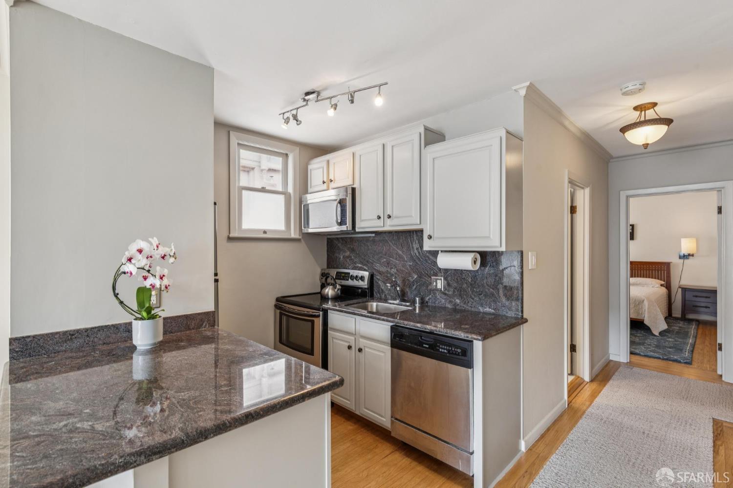 Detail Gallery Image 7 of 22 For 1260 Clay St #301,  San Francisco,  CA 94108 - 1 Beds | 1 Baths