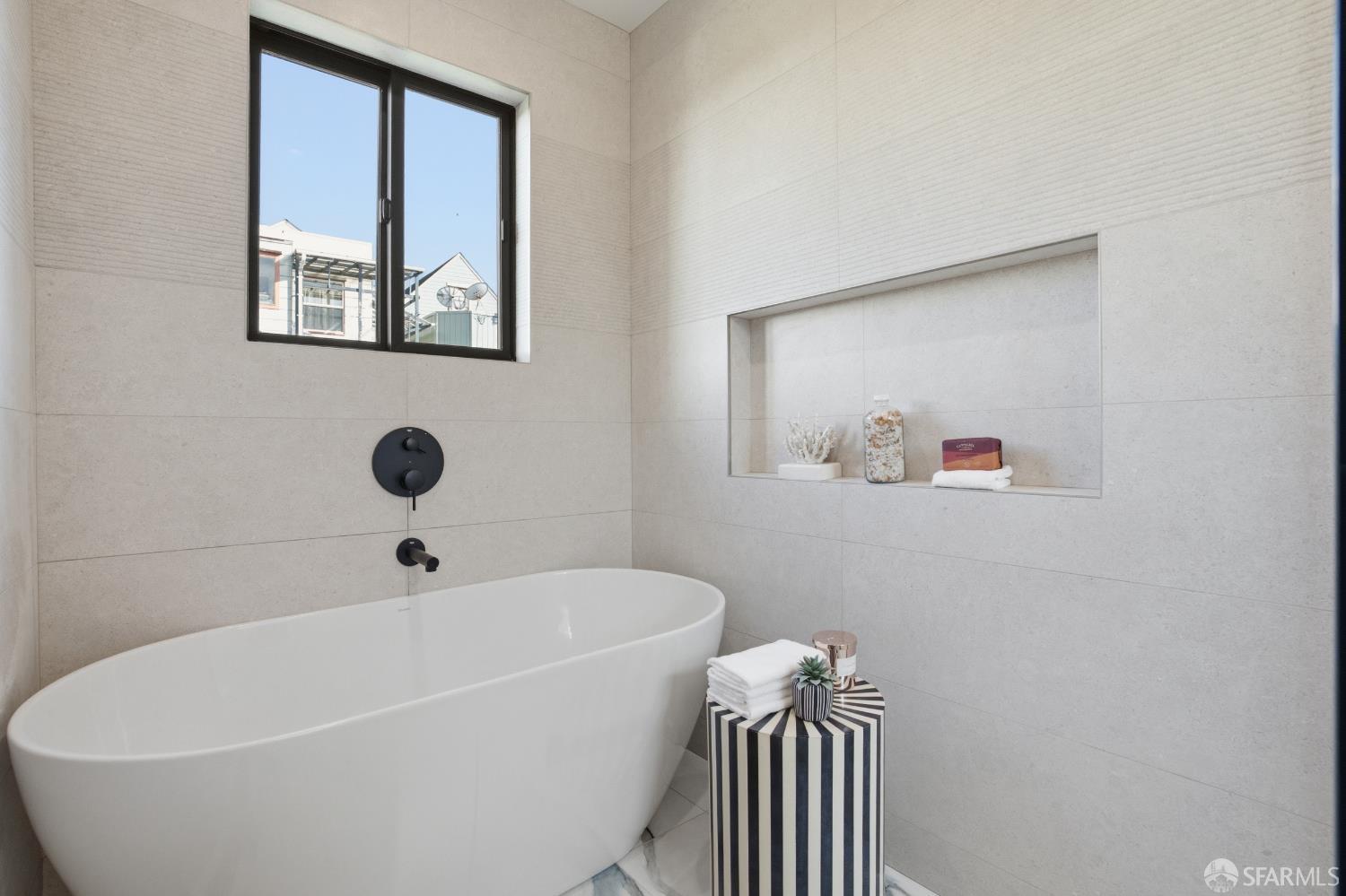 Detail Gallery Image 36 of 75 For 511 Edinburgh St, San Francisco,  CA 94112 - 4 Beds | 4/1 Baths