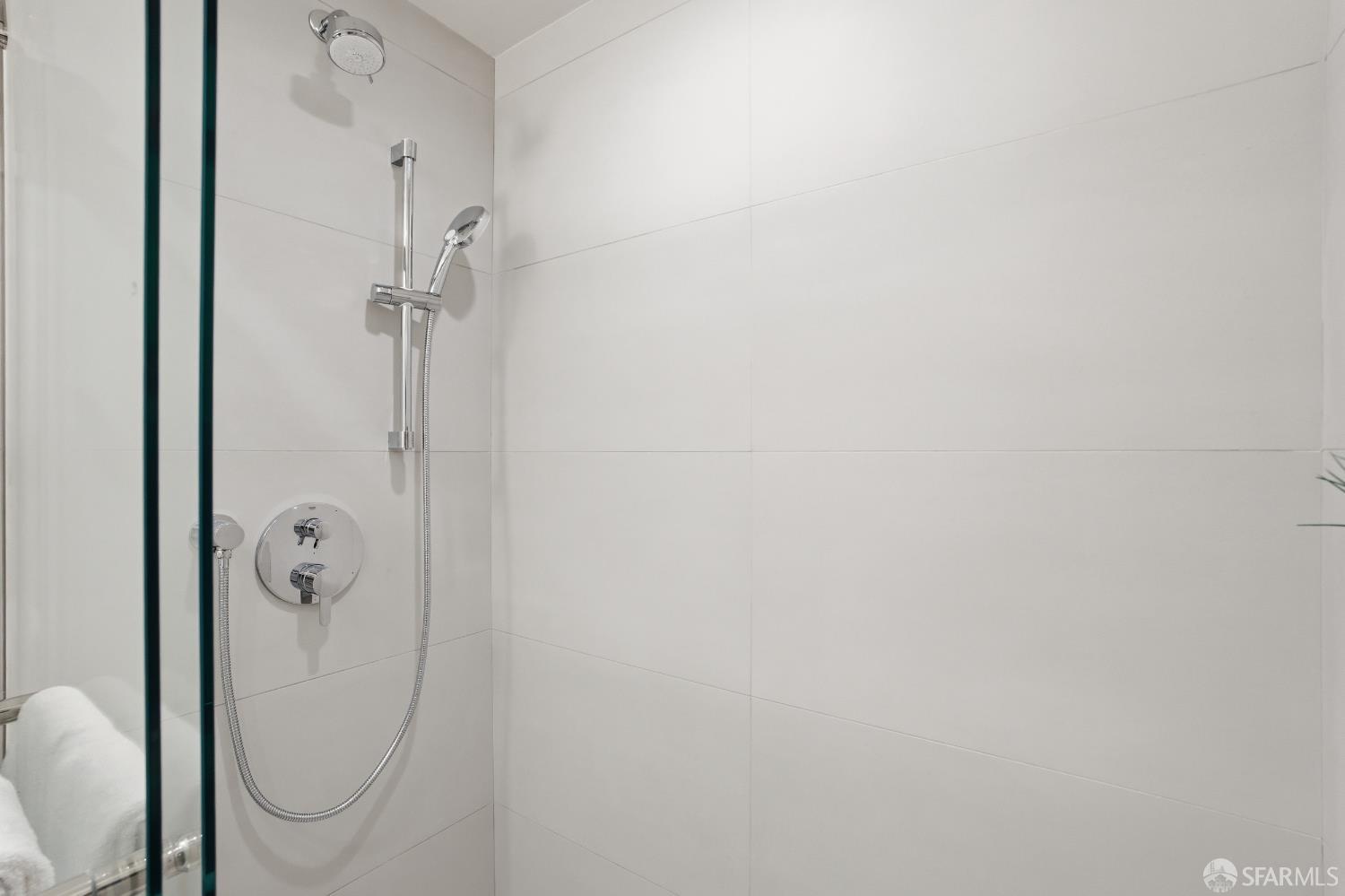 Detail Gallery Image 54 of 75 For 511 Edinburgh St, San Francisco,  CA 94112 - 4 Beds | 4/1 Baths