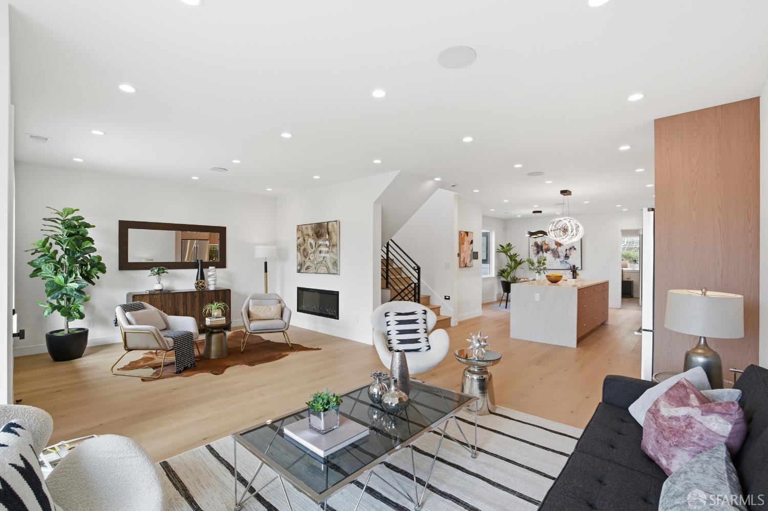 Detail Gallery Image 10 of 75 For 511 Edinburgh St, San Francisco,  CA 94112 - 4 Beds | 4/1 Baths