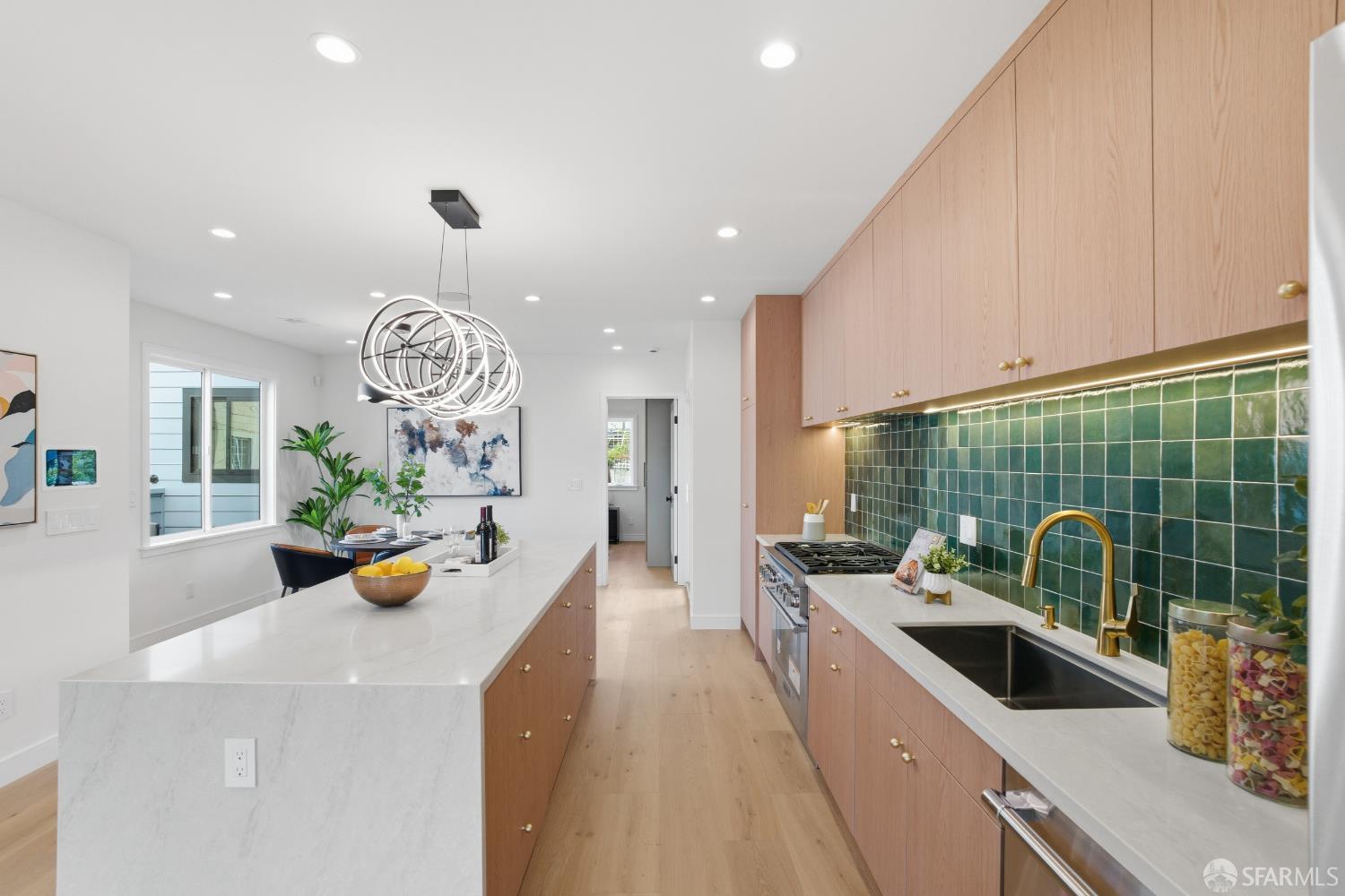 Detail Gallery Image 19 of 75 For 511 Edinburgh St, San Francisco,  CA 94112 - 4 Beds | 4/1 Baths