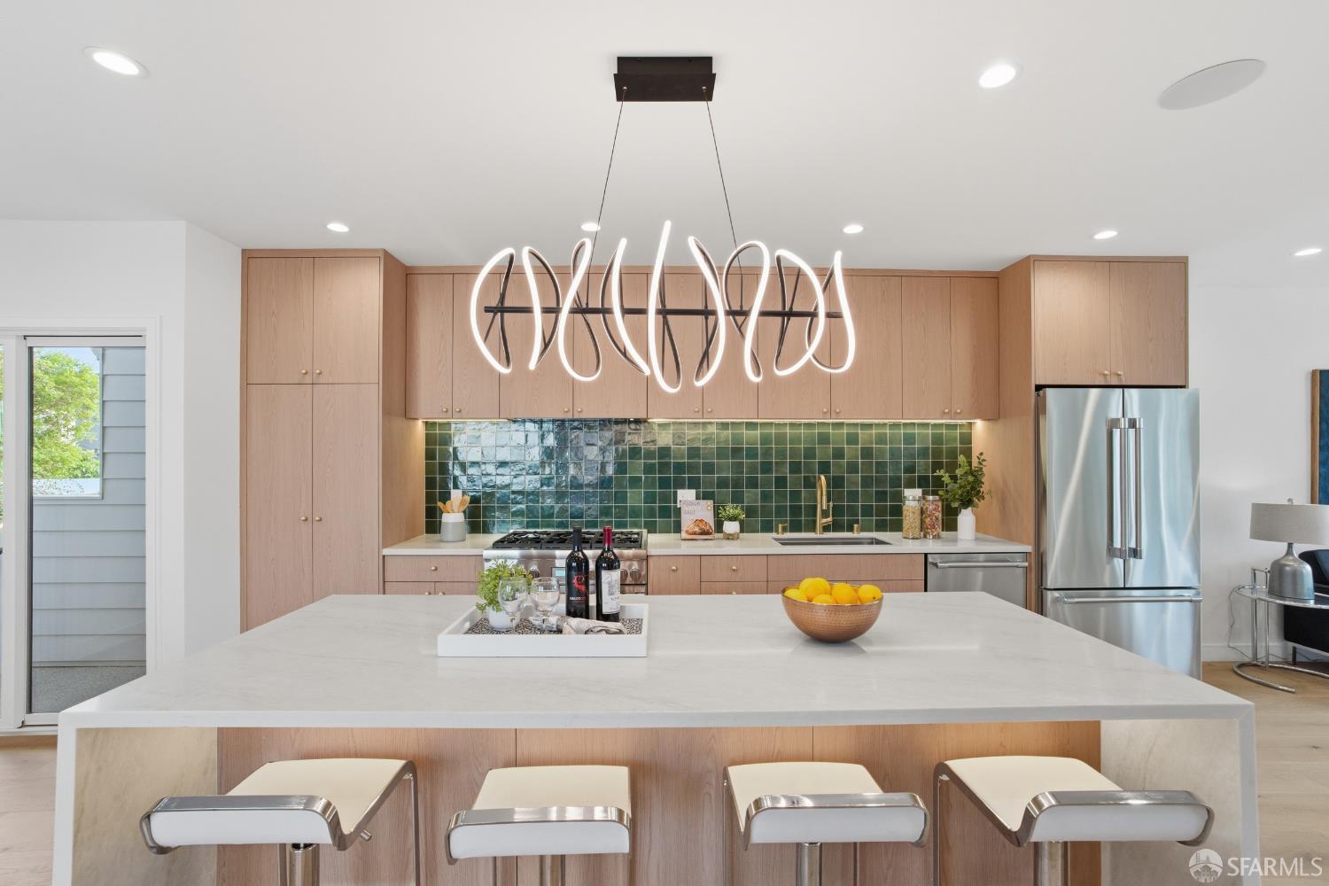 Detail Gallery Image 14 of 75 For 511 Edinburgh St, San Francisco,  CA 94112 - 4 Beds | 4/1 Baths