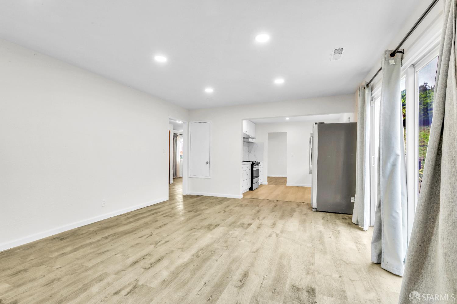 Detail Gallery Image 13 of 39 For 3724 Carol St, Pinole,  CA 94564 - 4 Beds | 2/1 Baths