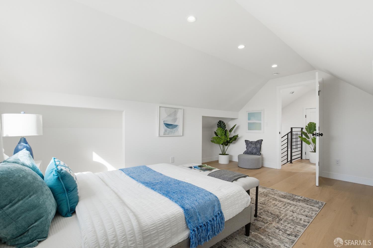 Detail Gallery Image 39 of 75 For 511 Edinburgh St, San Francisco,  CA 94112 - 4 Beds | 4/1 Baths