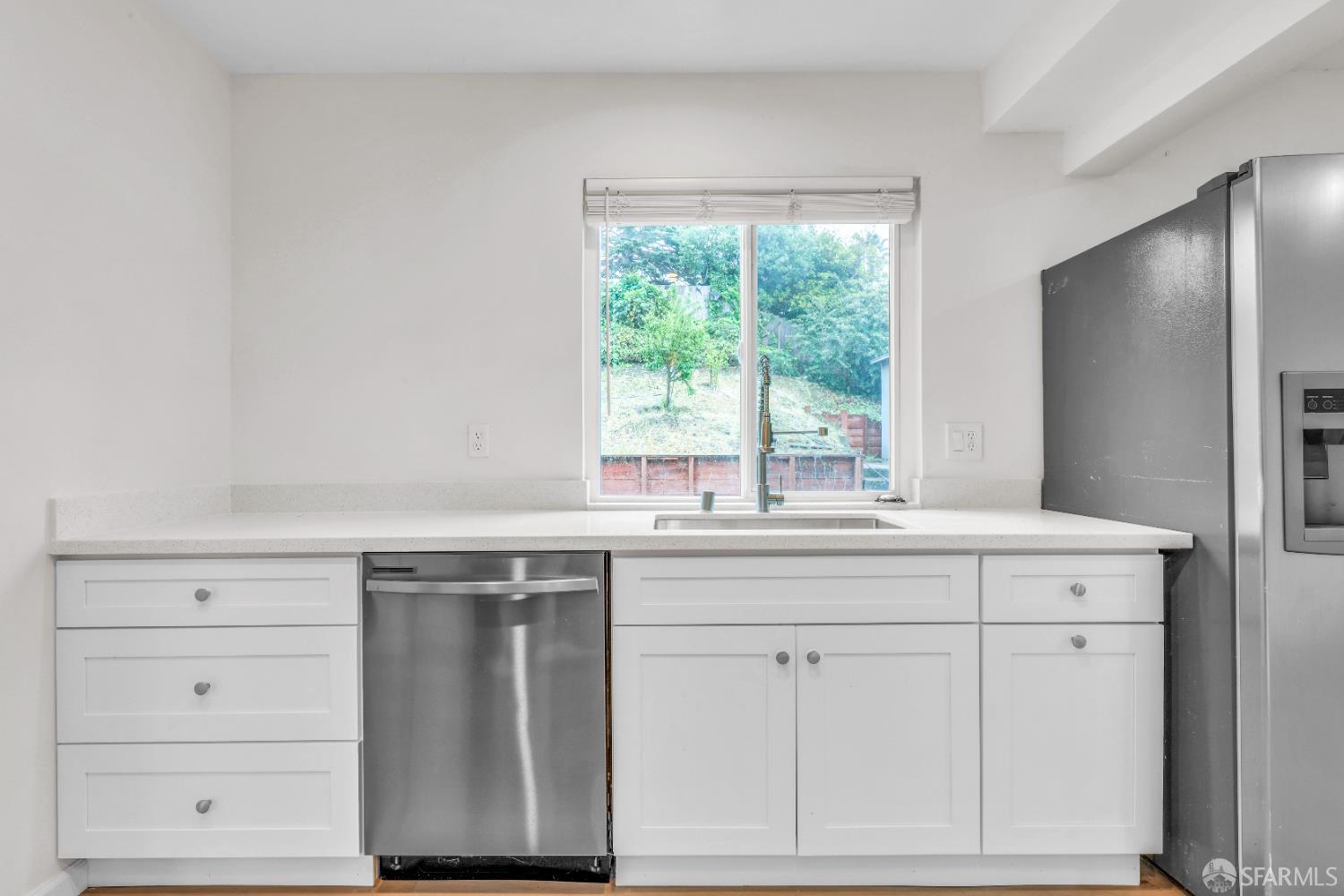 Detail Gallery Image 8 of 39 For 3724 Carol St, Pinole,  CA 94564 - 4 Beds | 2/1 Baths