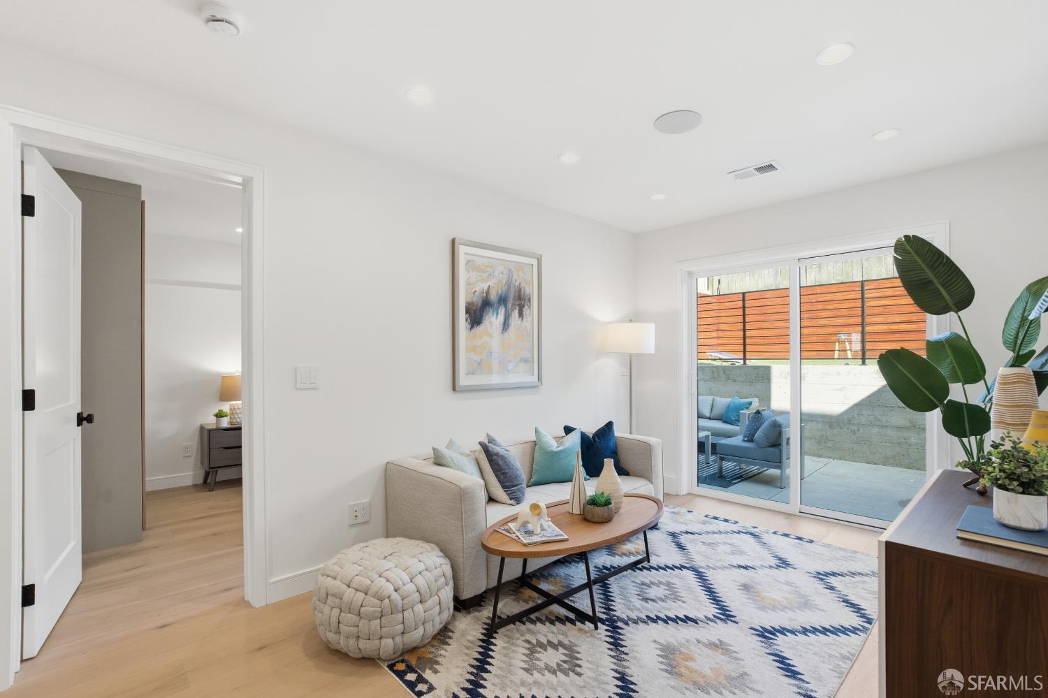 Detail Gallery Image 57 of 75 For 511 Edinburgh St, San Francisco,  CA 94112 - 4 Beds | 4/1 Baths