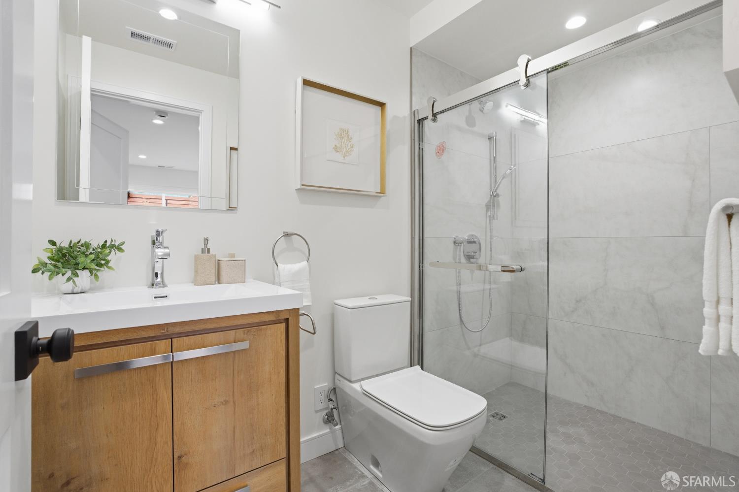 Detail Gallery Image 61 of 75 For 511 Edinburgh St, San Francisco,  CA 94112 - 4 Beds | 4/1 Baths