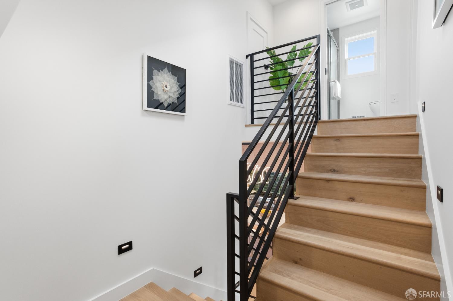 Detail Gallery Image 38 of 75 For 511 Edinburgh St, San Francisco,  CA 94112 - 4 Beds | 4/1 Baths