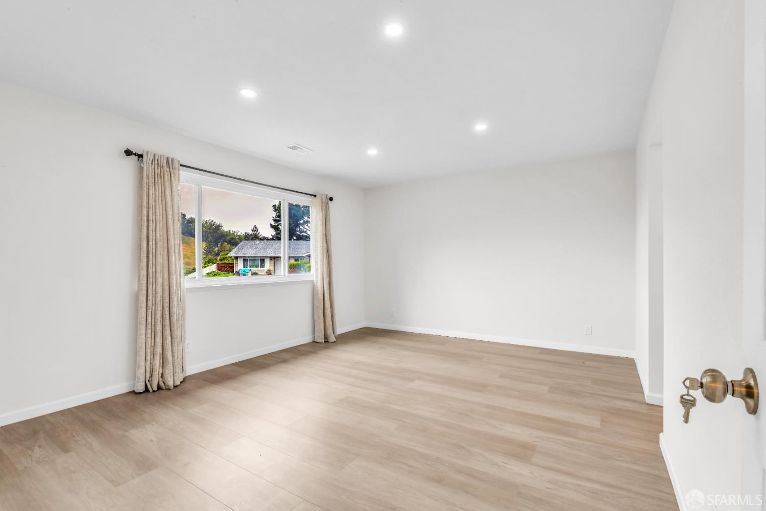 Detail Gallery Image 26 of 39 For 3724 Carol St, Pinole,  CA 94564 - 4 Beds | 2/1 Baths