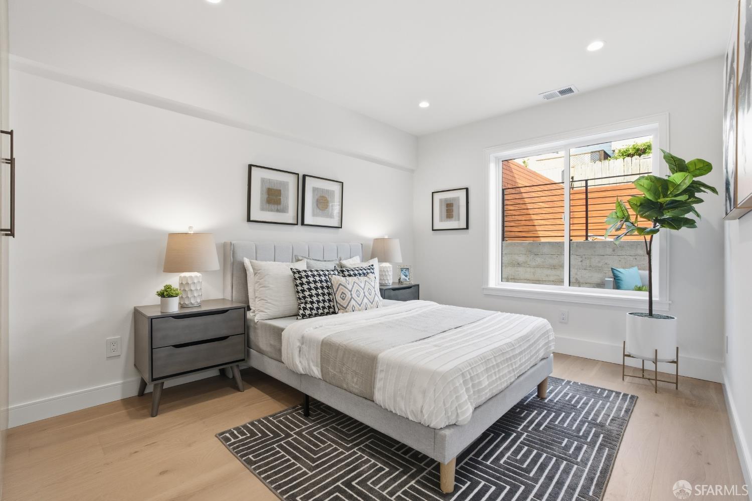 Detail Gallery Image 58 of 75 For 511 Edinburgh St, San Francisco,  CA 94112 - 4 Beds | 4/1 Baths