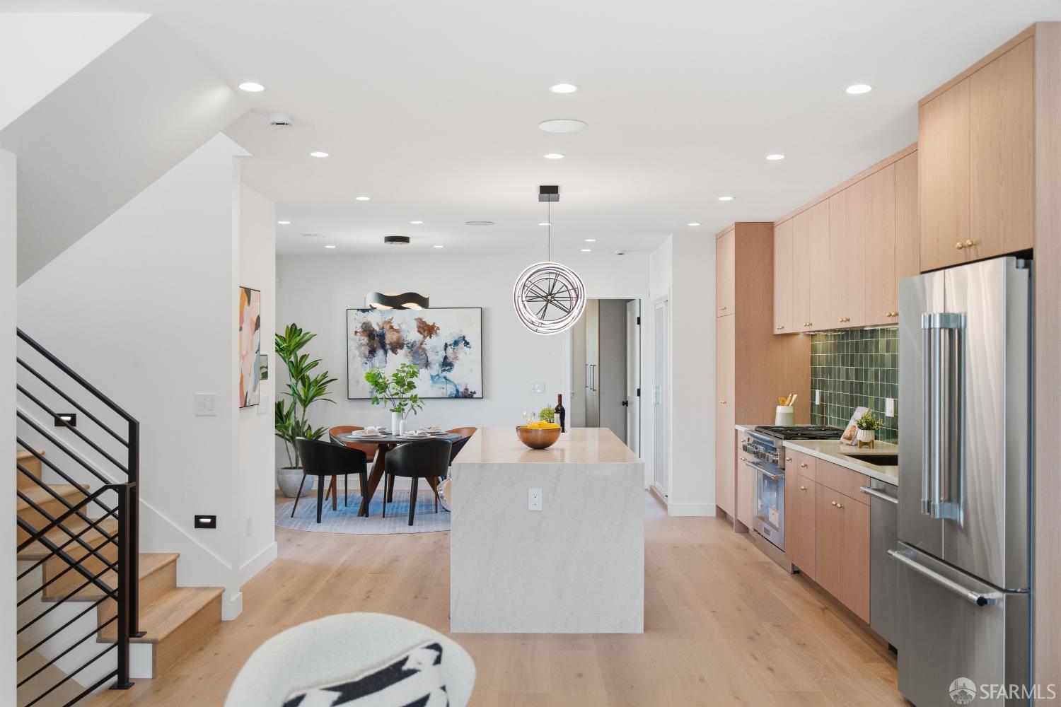 Detail Gallery Image 12 of 75 For 511 Edinburgh St, San Francisco,  CA 94112 - 4 Beds | 4/1 Baths