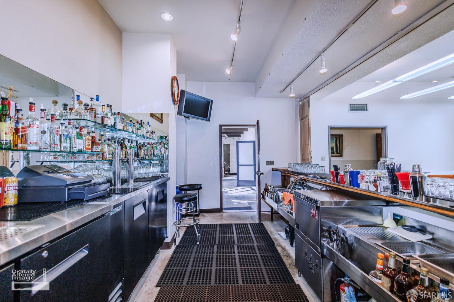 Detail Gallery Image 4 of 6 For 60 Onondaga Ave, San Francisco,  CA 94112 - – Beds | – Baths