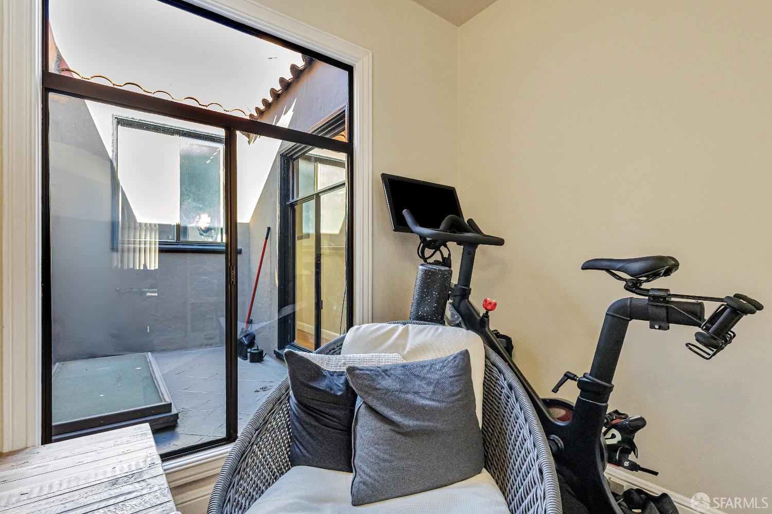 Detail Gallery Image 8 of 17 For 2916 Gough St, San Francisco,  CA 94123 - – Beds | – Baths