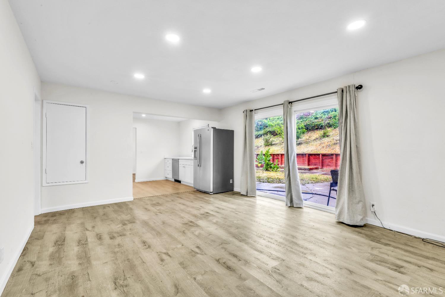 Detail Gallery Image 14 of 39 For 3724 Carol St, Pinole,  CA 94564 - 4 Beds | 2/1 Baths