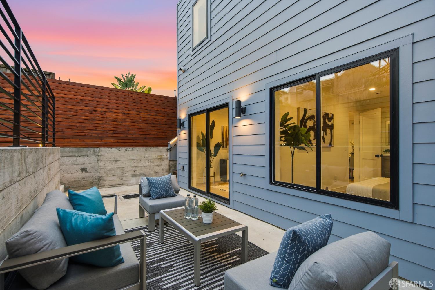 Detail Gallery Image 66 of 75 For 511 Edinburgh St, San Francisco,  CA 94112 - 4 Beds | 4/1 Baths