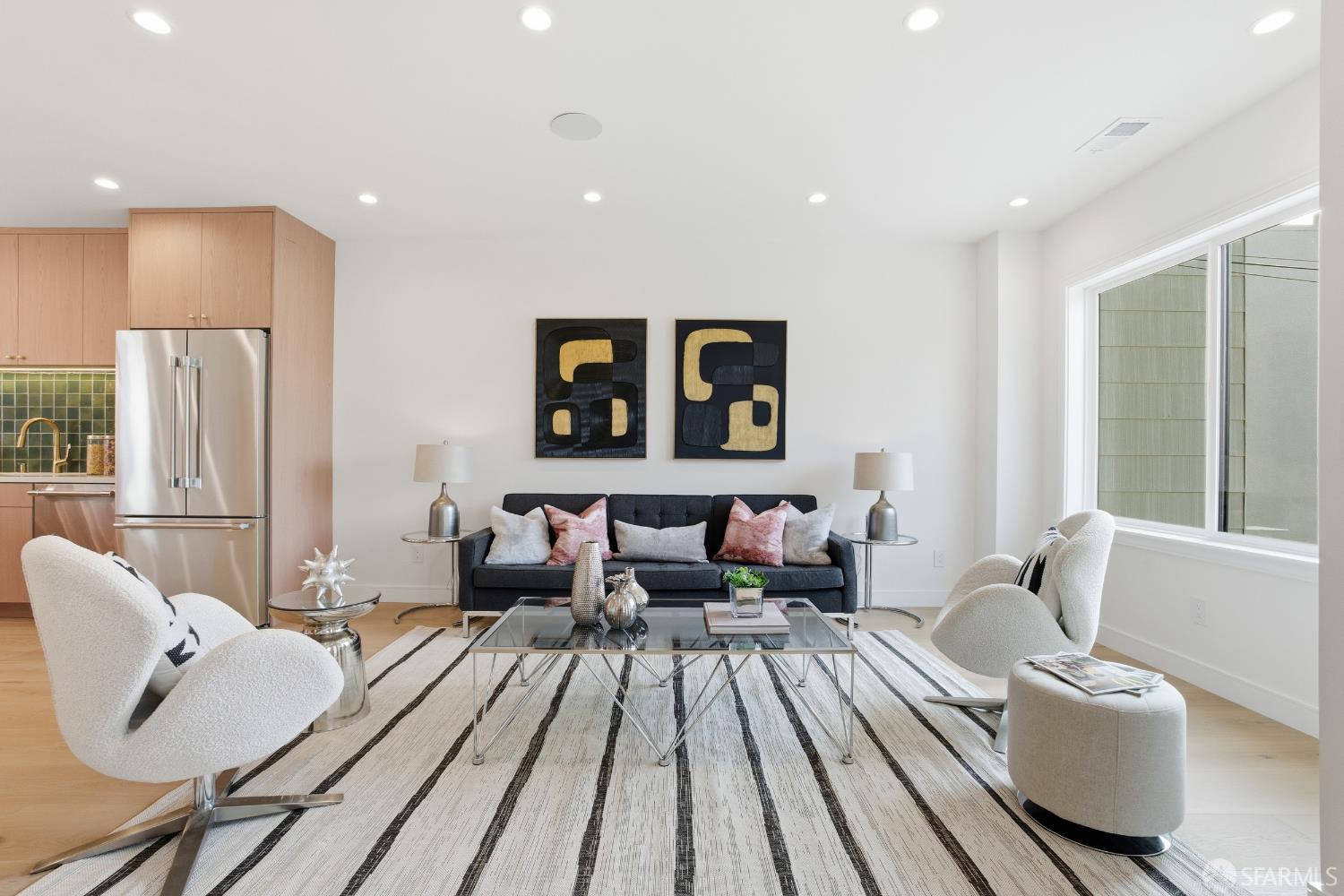 Detail Gallery Image 6 of 75 For 511 Edinburgh St, San Francisco,  CA 94112 - 4 Beds | 4/1 Baths