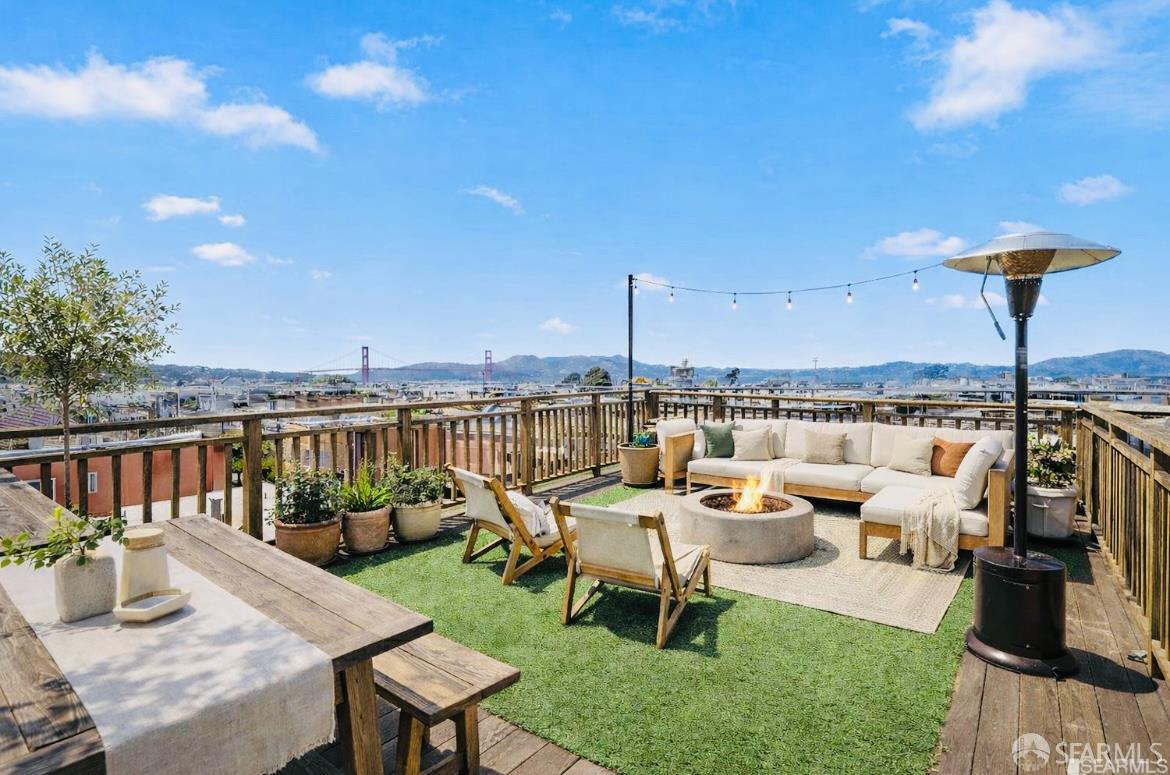 Detail Gallery Image 3 of 30 For 1863 Filbert St, San Francisco,  CA 94123 - 4 Beds | 2/2 Baths