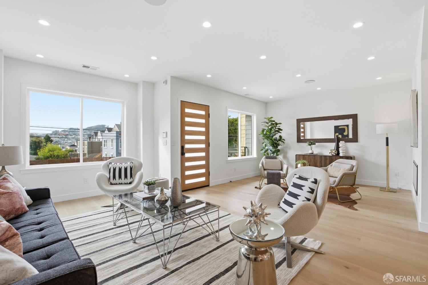 Detail Gallery Image 8 of 75 For 511 Edinburgh St, San Francisco,  CA 94112 - 4 Beds | 4/1 Baths