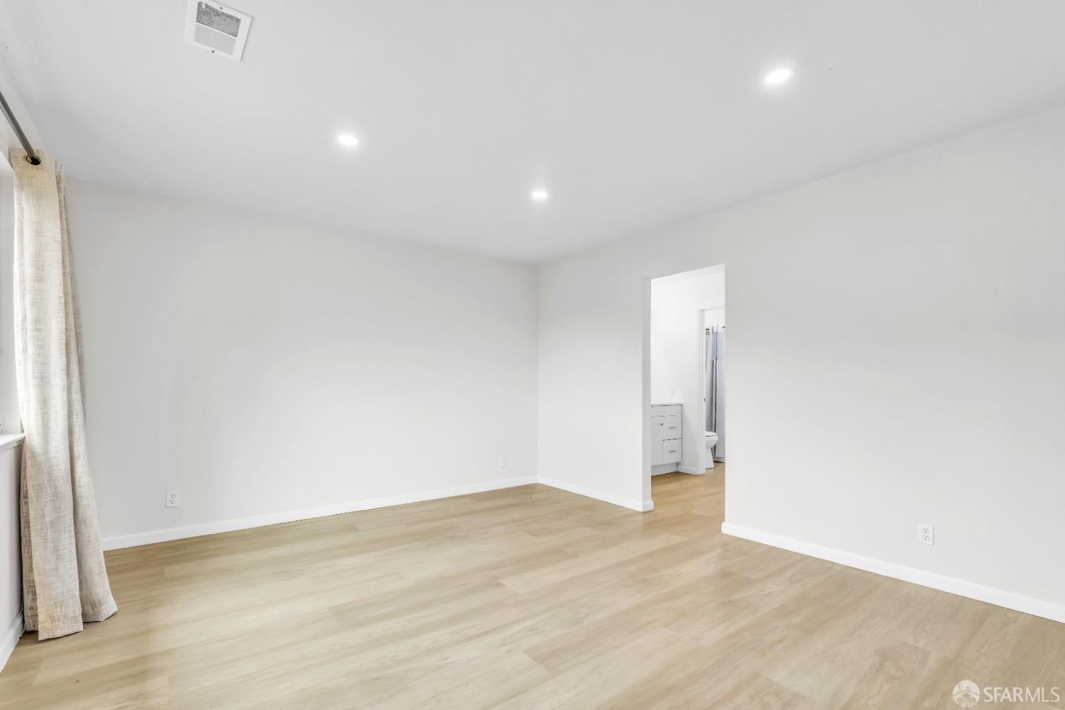 Detail Gallery Image 28 of 39 For 3724 Carol St, Pinole,  CA 94564 - 4 Beds | 2/1 Baths