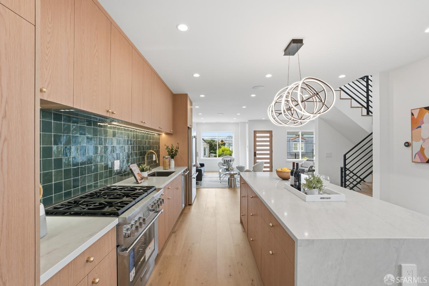 Detail Gallery Image 18 of 75 For 511 Edinburgh St, San Francisco,  CA 94112 - 4 Beds | 4/1 Baths