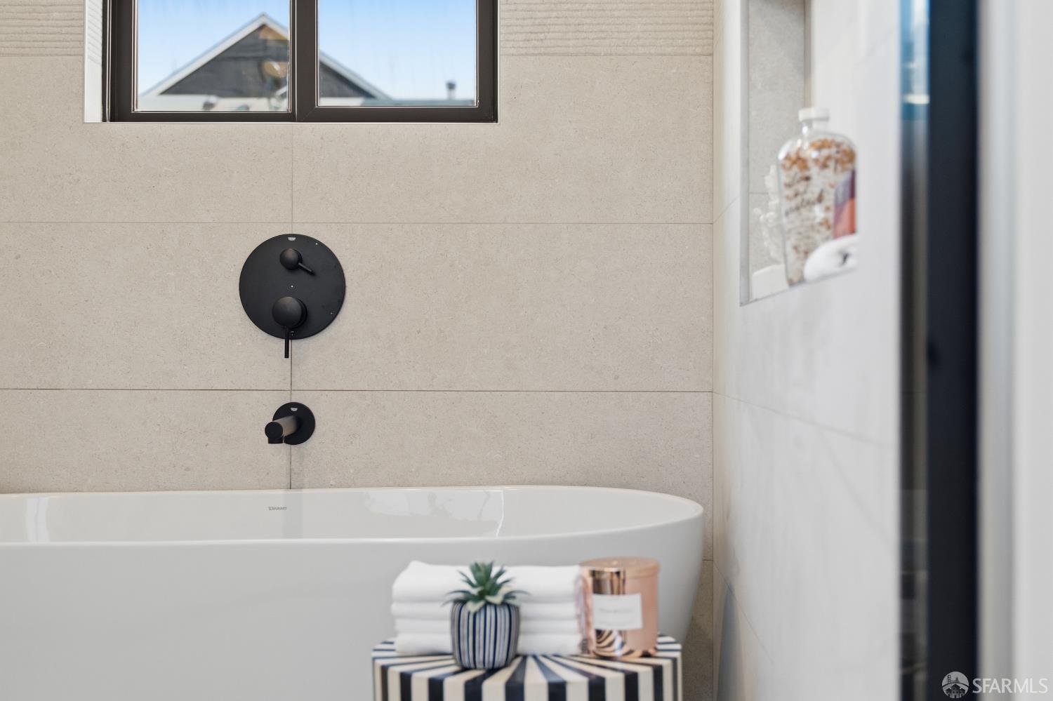 Detail Gallery Image 35 of 75 For 511 Edinburgh St, San Francisco,  CA 94112 - 4 Beds | 4/1 Baths