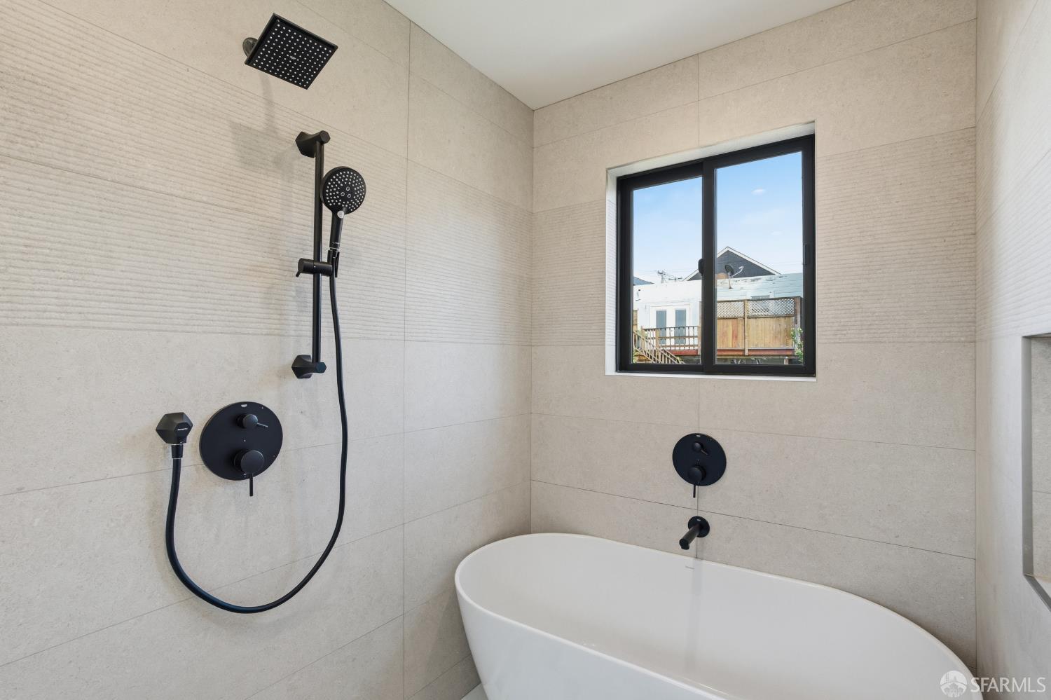 Detail Gallery Image 33 of 75 For 511 Edinburgh St, San Francisco,  CA 94112 - 4 Beds | 4/1 Baths