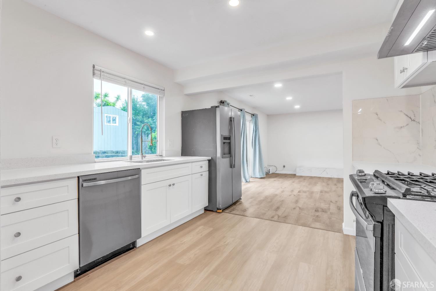 Detail Gallery Image 11 of 39 For 3724 Carol St, Pinole,  CA 94564 - 4 Beds | 2/1 Baths