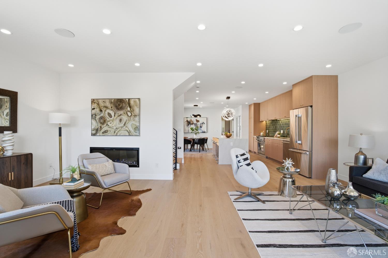 Detail Gallery Image 5 of 75 For 511 Edinburgh St, San Francisco,  CA 94112 - 4 Beds | 4/1 Baths