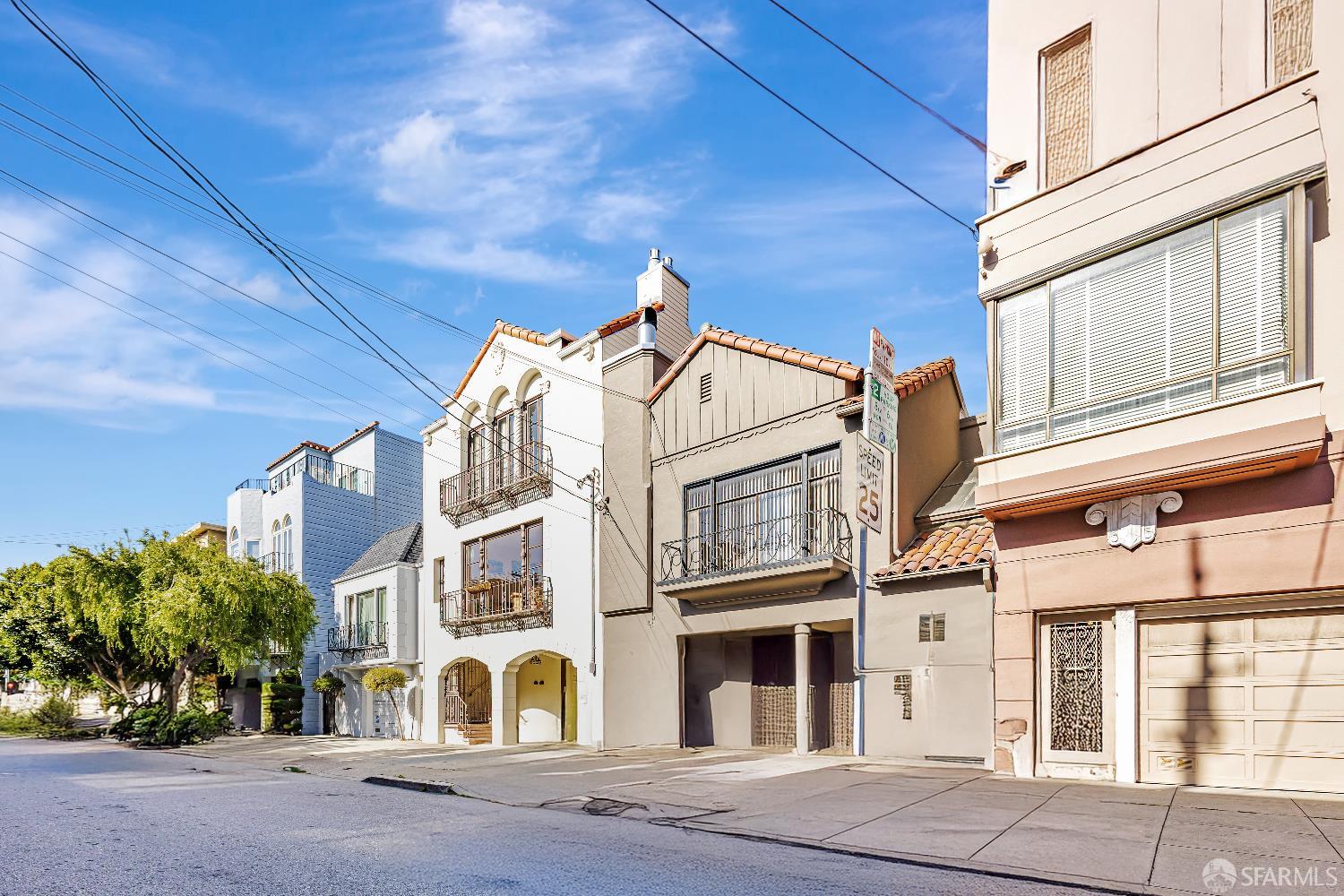 Detail Gallery Image 3 of 17 For 2916 Gough St, San Francisco,  CA 94123 - – Beds | – Baths