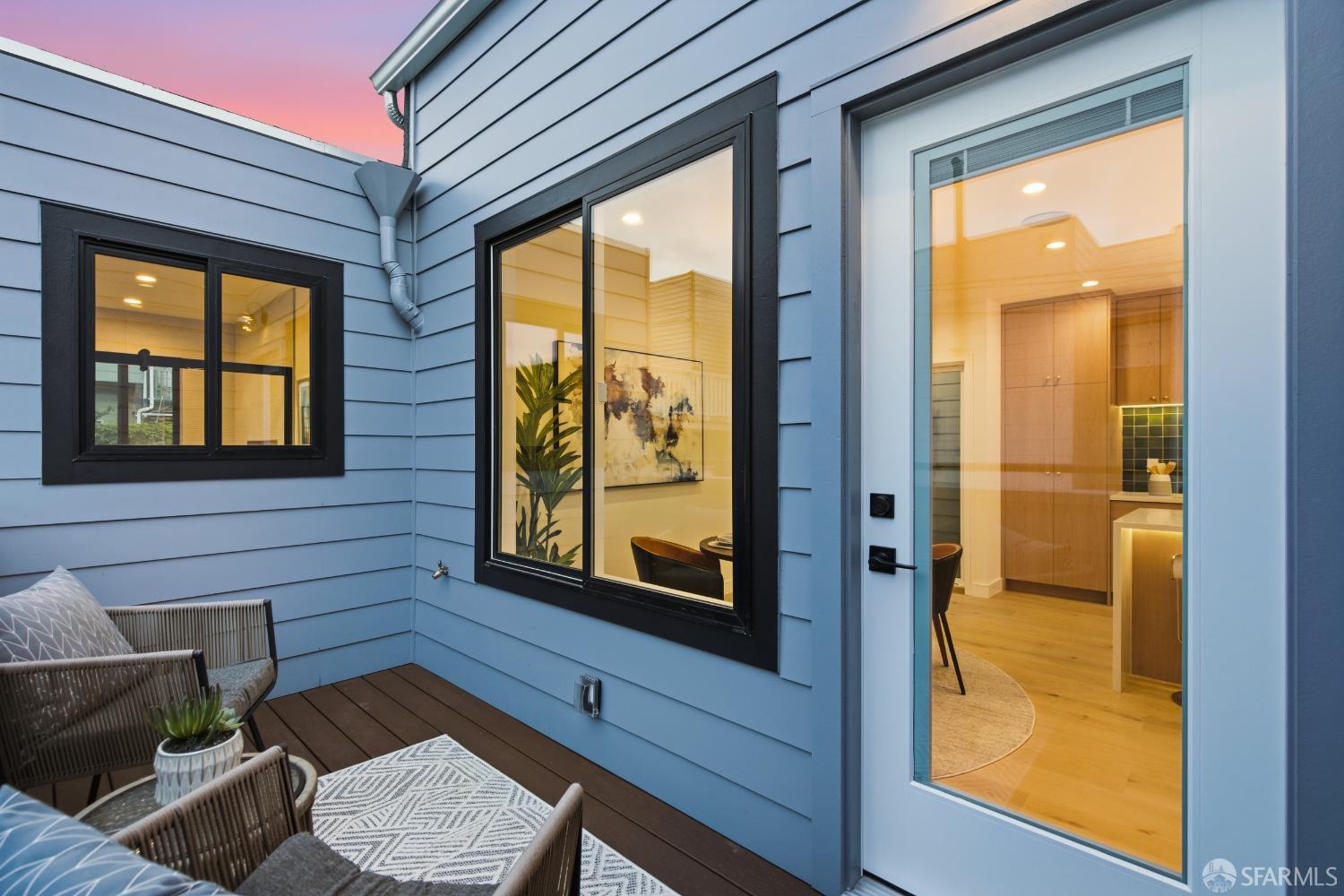 Detail Gallery Image 25 of 75 For 511 Edinburgh St, San Francisco,  CA 94112 - 4 Beds | 4/1 Baths