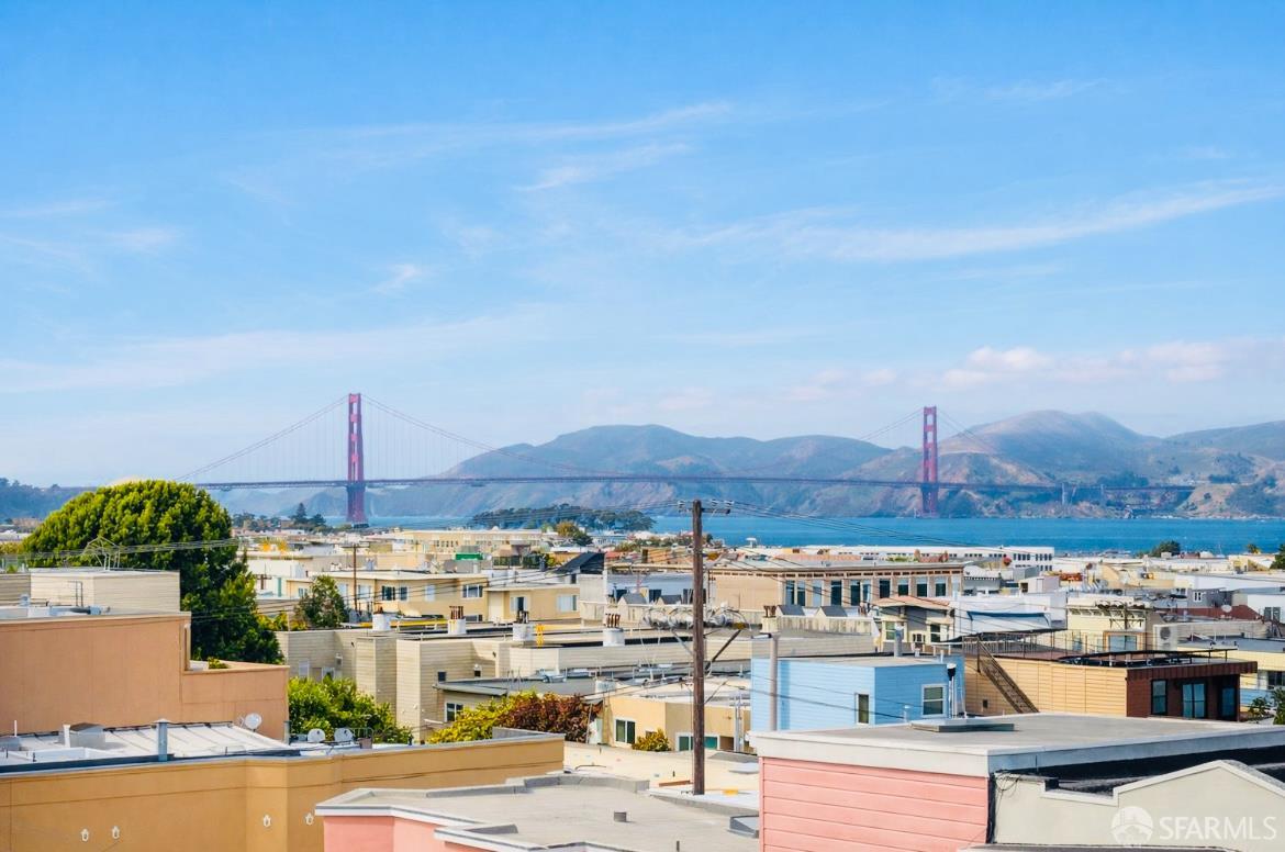 Detail Gallery Image 2 of 30 For 1863 Filbert St, San Francisco,  CA 94123 - 4 Beds | 2/2 Baths