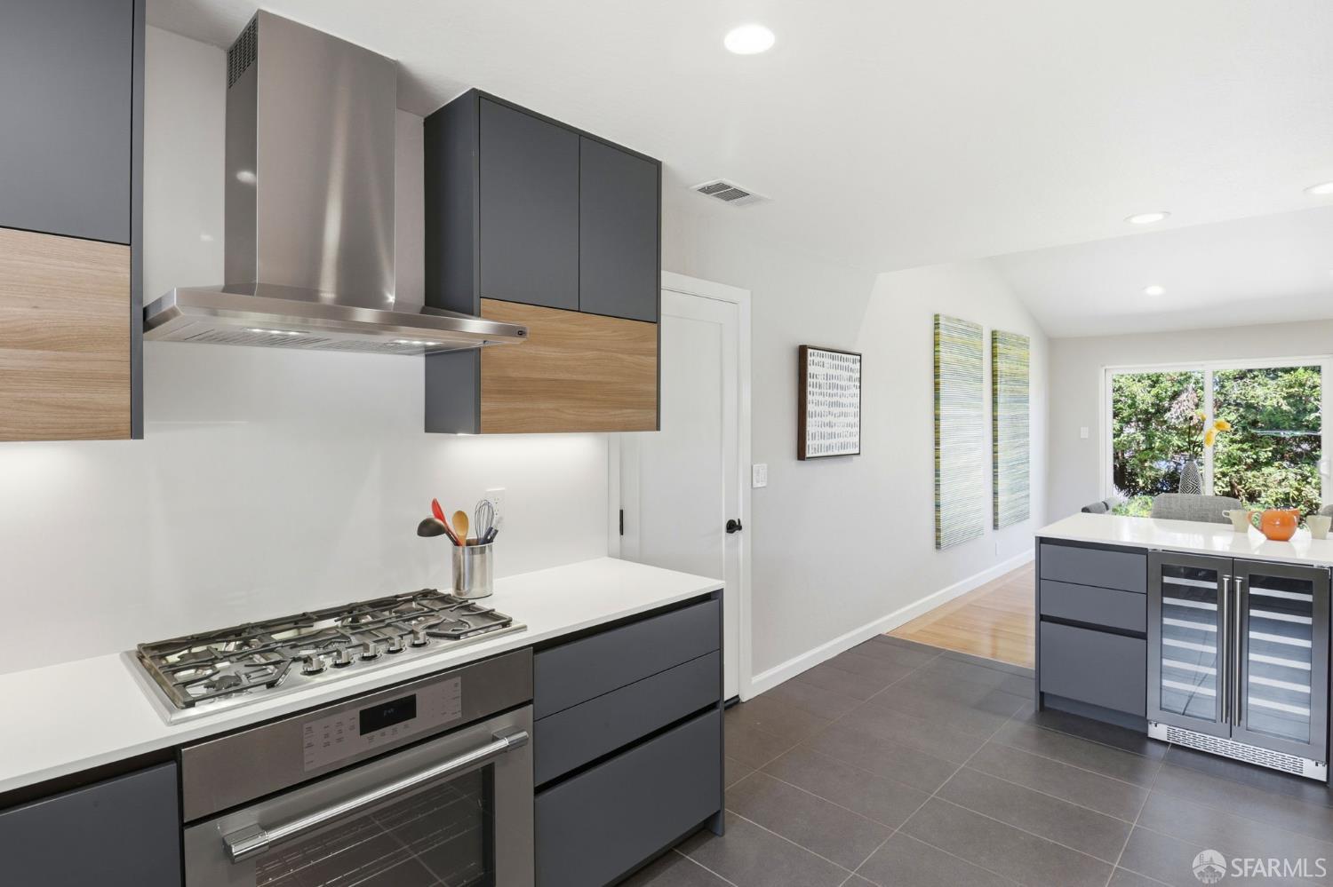 Detail Gallery Image 17 of 56 For 2117 Queens Ln, San Mateo,  CA 94402 - 4 Beds | 2 Baths