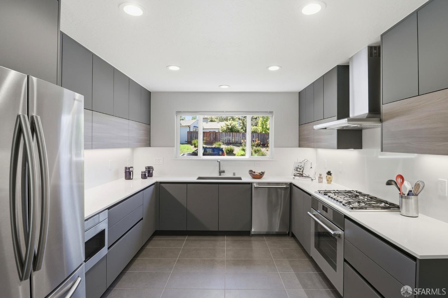 Detail Gallery Image 13 of 56 For 2117 Queens Ln, San Mateo,  CA 94402 - 4 Beds | 2 Baths