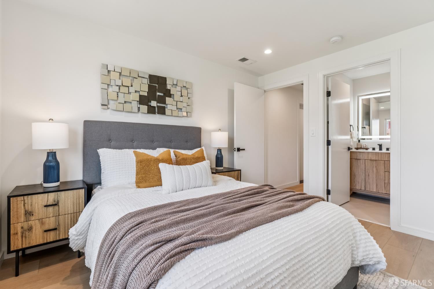 Detail Gallery Image 35 of 45 For 9 Seabreeze Ct, Pacifica,  CA 94044 - 4 Beds | 4 Baths