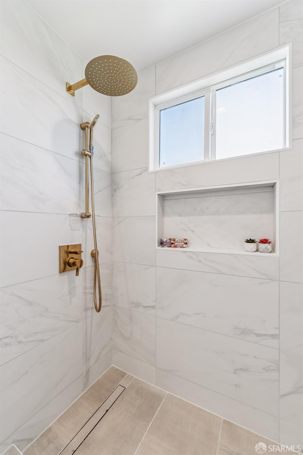 Detail Gallery Image 22 of 45 For 9 Seabreeze Ct, Pacifica,  CA 94044 - 4 Beds | 4 Baths