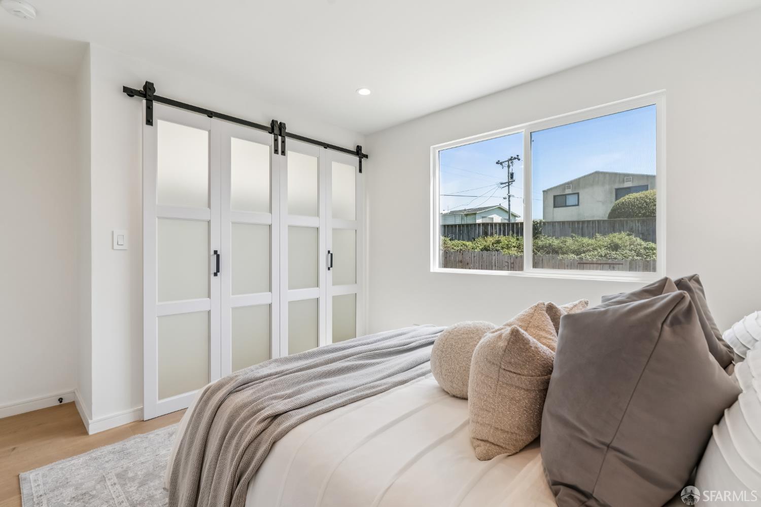 Detail Gallery Image 24 of 45 For 9 Seabreeze Ct, Pacifica,  CA 94044 - 4 Beds | 4 Baths